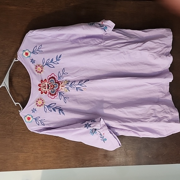 Johnny Was split neck cotton embroidered lavender top, size 1X, EUC - Picture 3 of 3